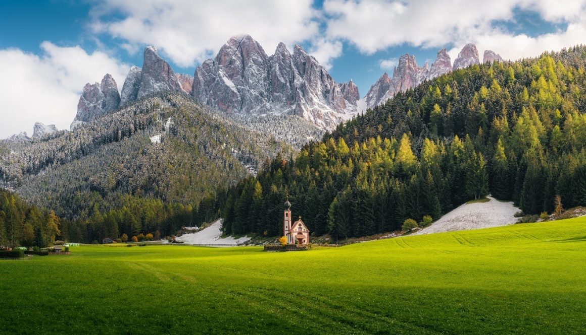 Immagine che mostra la natura incontaminata in cui sorgono le dolomiti in Trnetino Alto Adige, meta del viaggio in camper e caravn dei membri di Agricamper