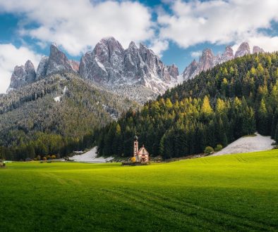 Immagine che mostra la natura incontaminata in cui sorgono le dolomiti in Trnetino Alto Adige, meta del viaggio in camper e caravn dei membri di Agricamper